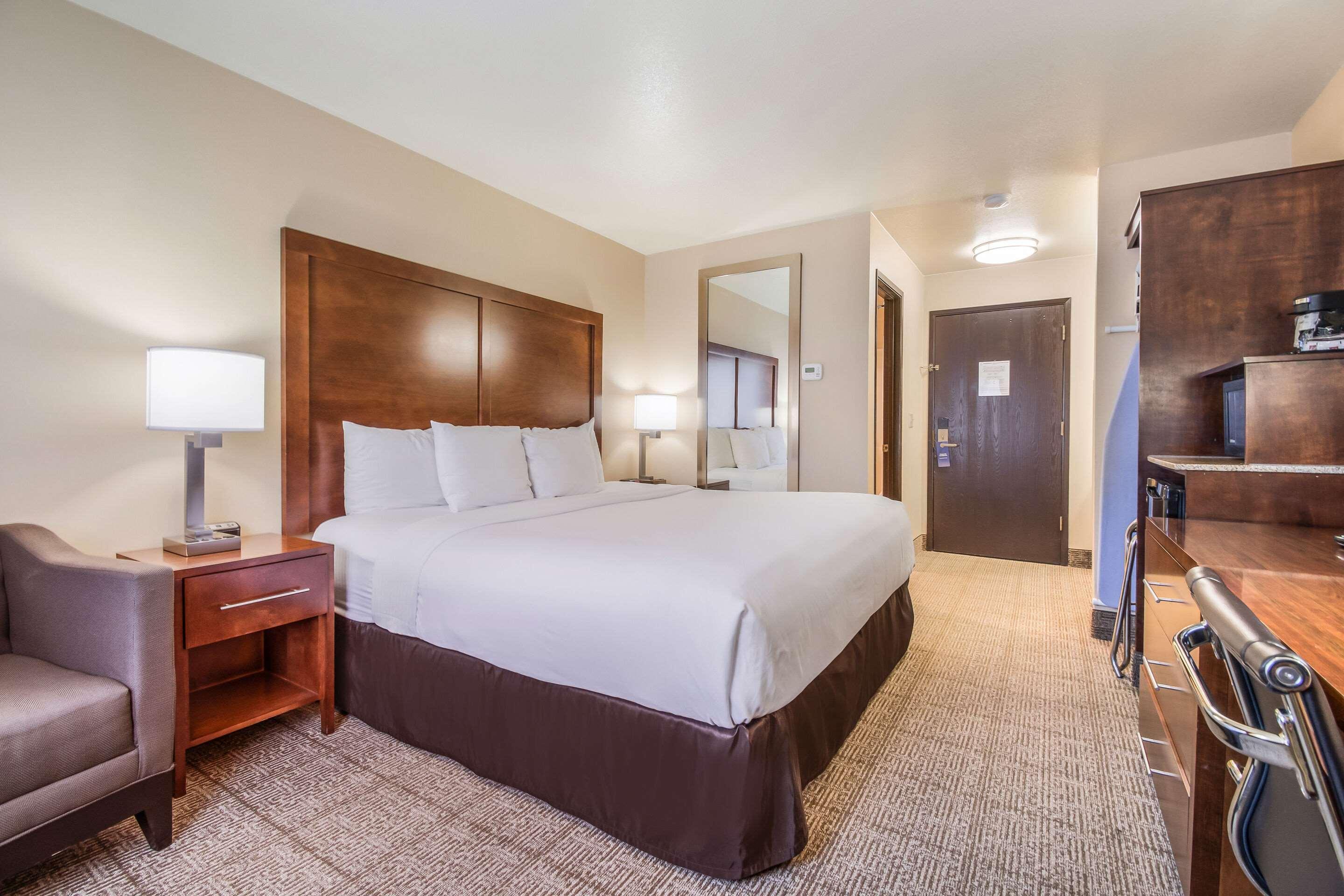 Comfort Inn Ньюпорт Экстерьер фото