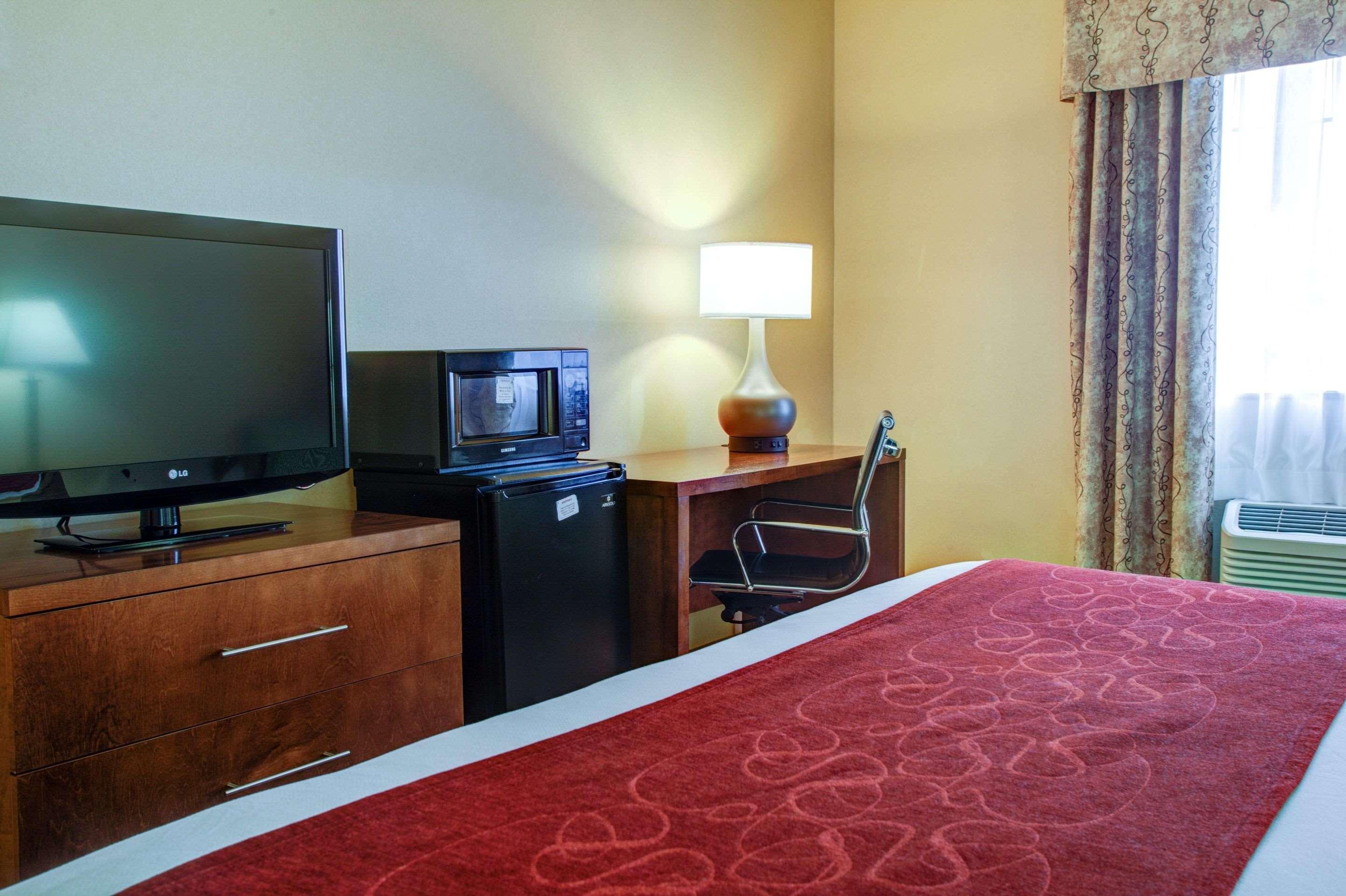 Comfort Inn Ньюпорт Экстерьер фото