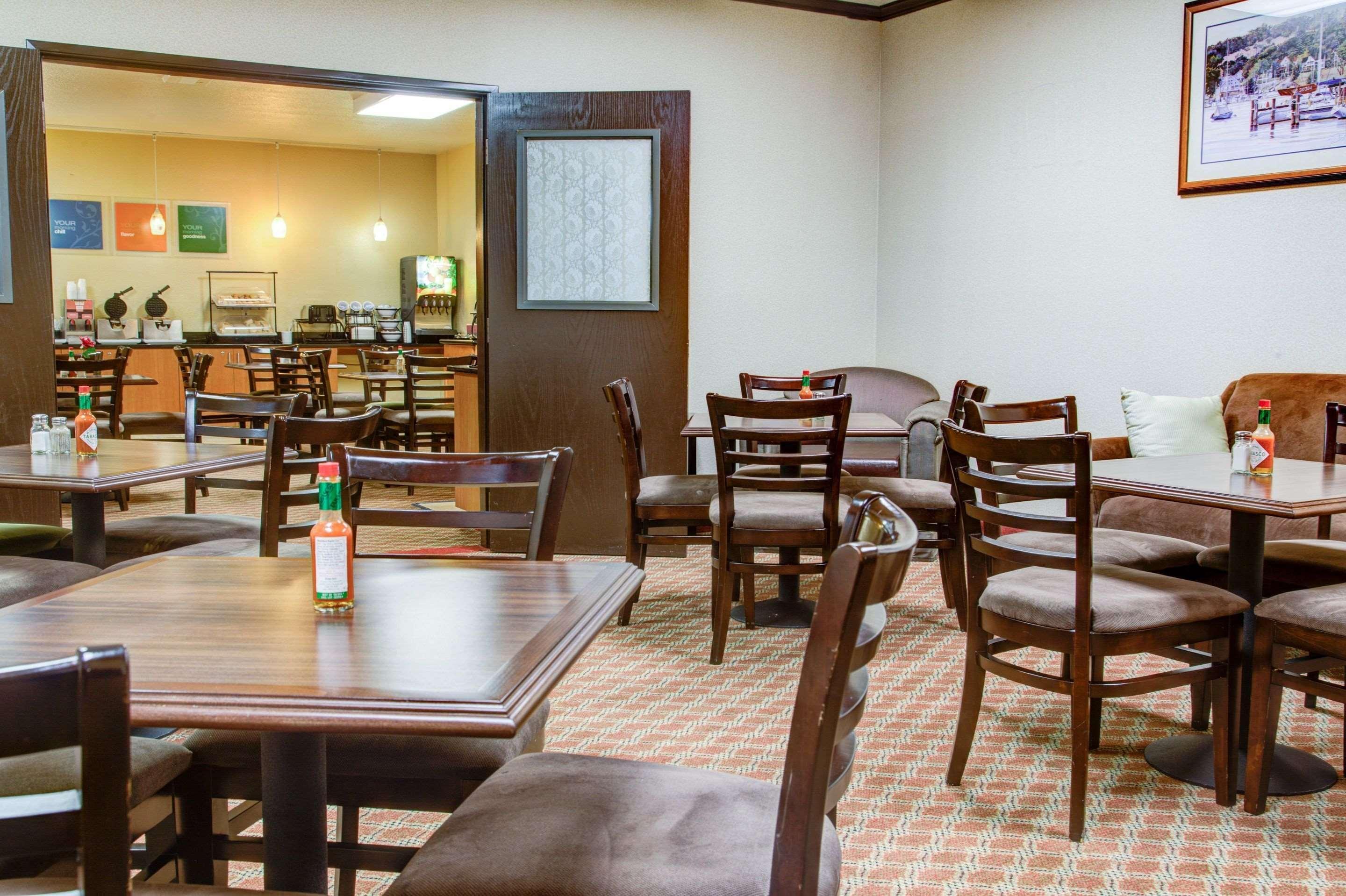 Comfort Inn Ньюпорт Экстерьер фото
