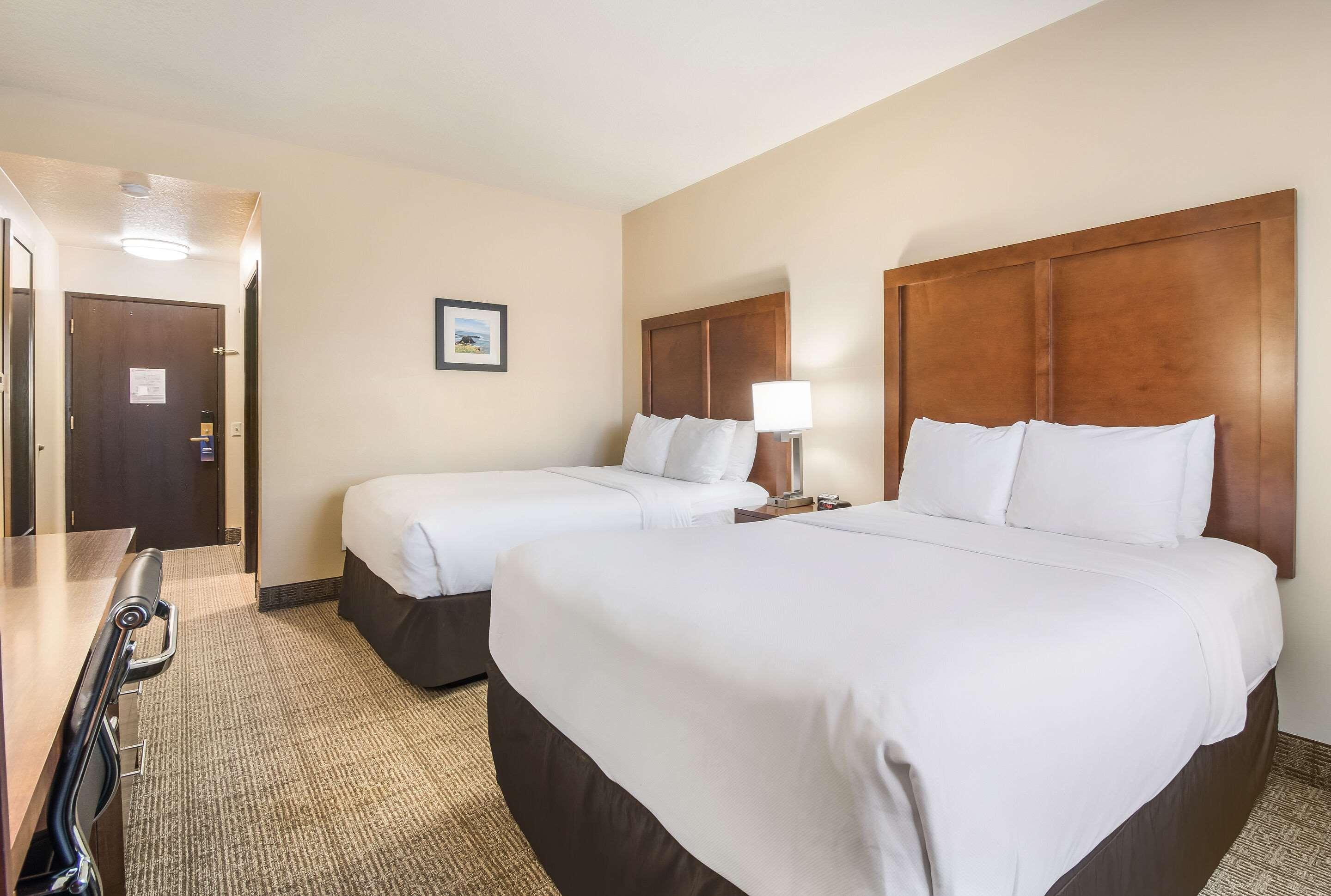 Comfort Inn Ньюпорт Экстерьер фото