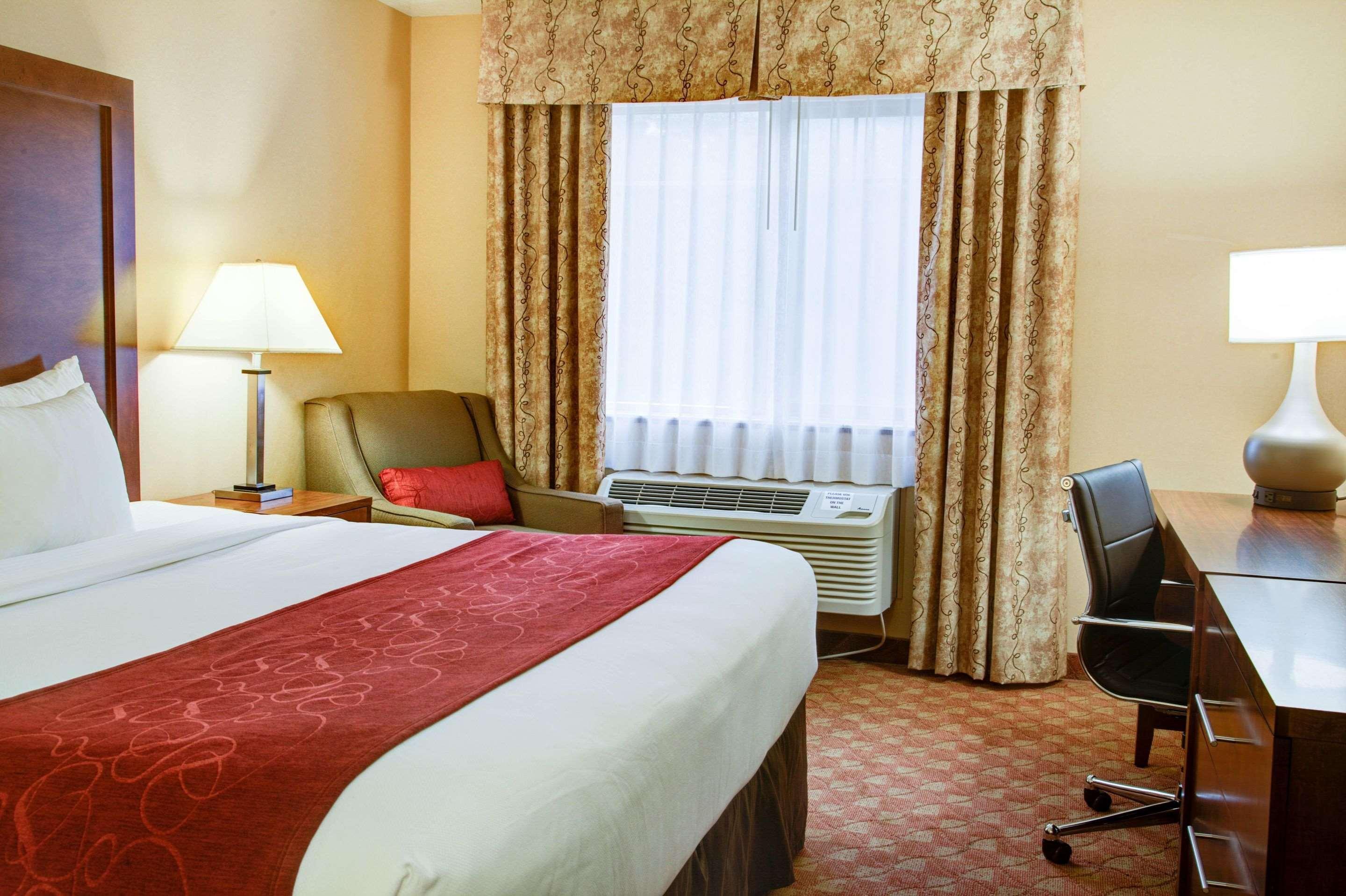 Comfort Inn Ньюпорт Экстерьер фото
