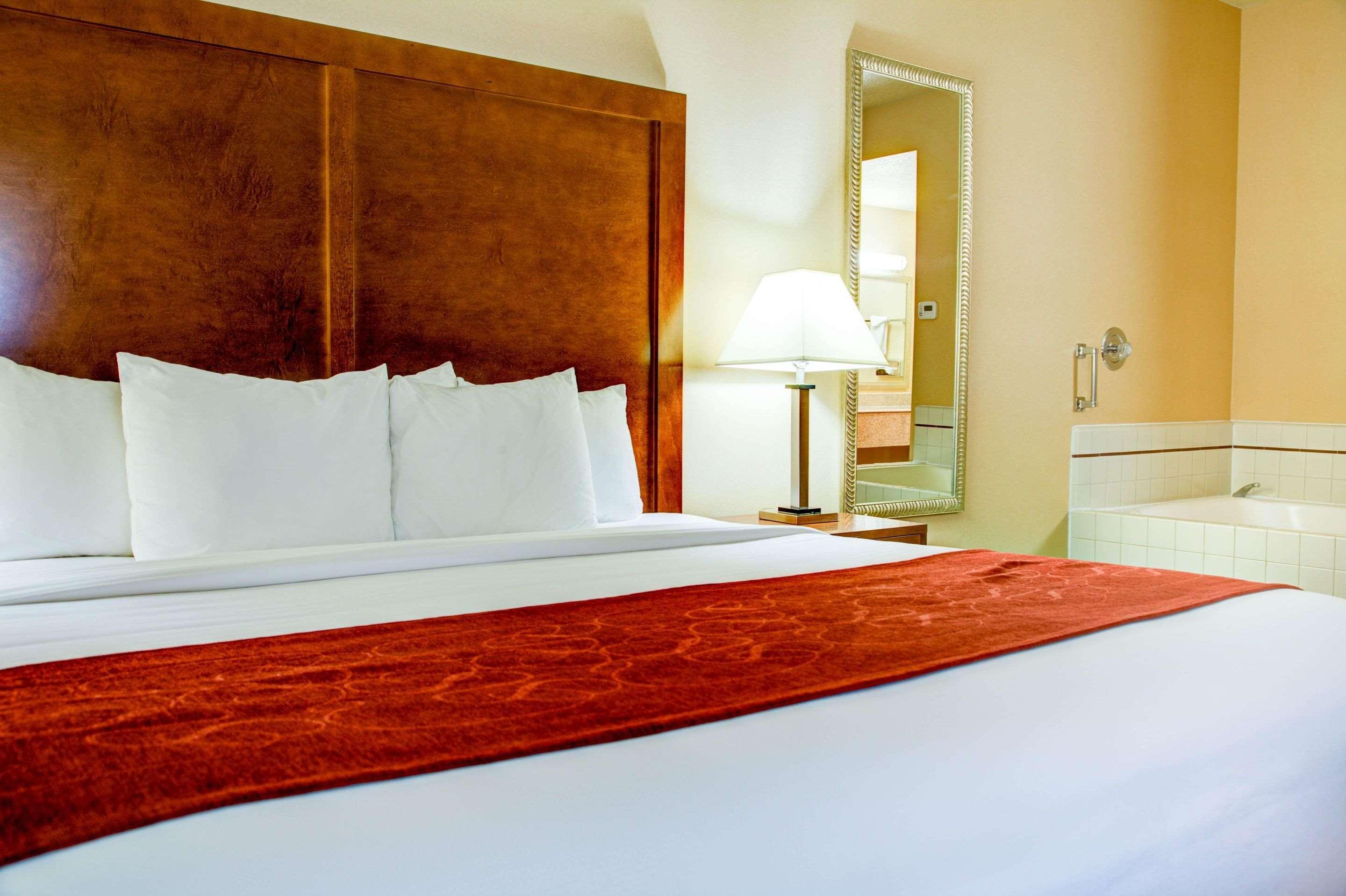 Comfort Inn Ньюпорт Экстерьер фото