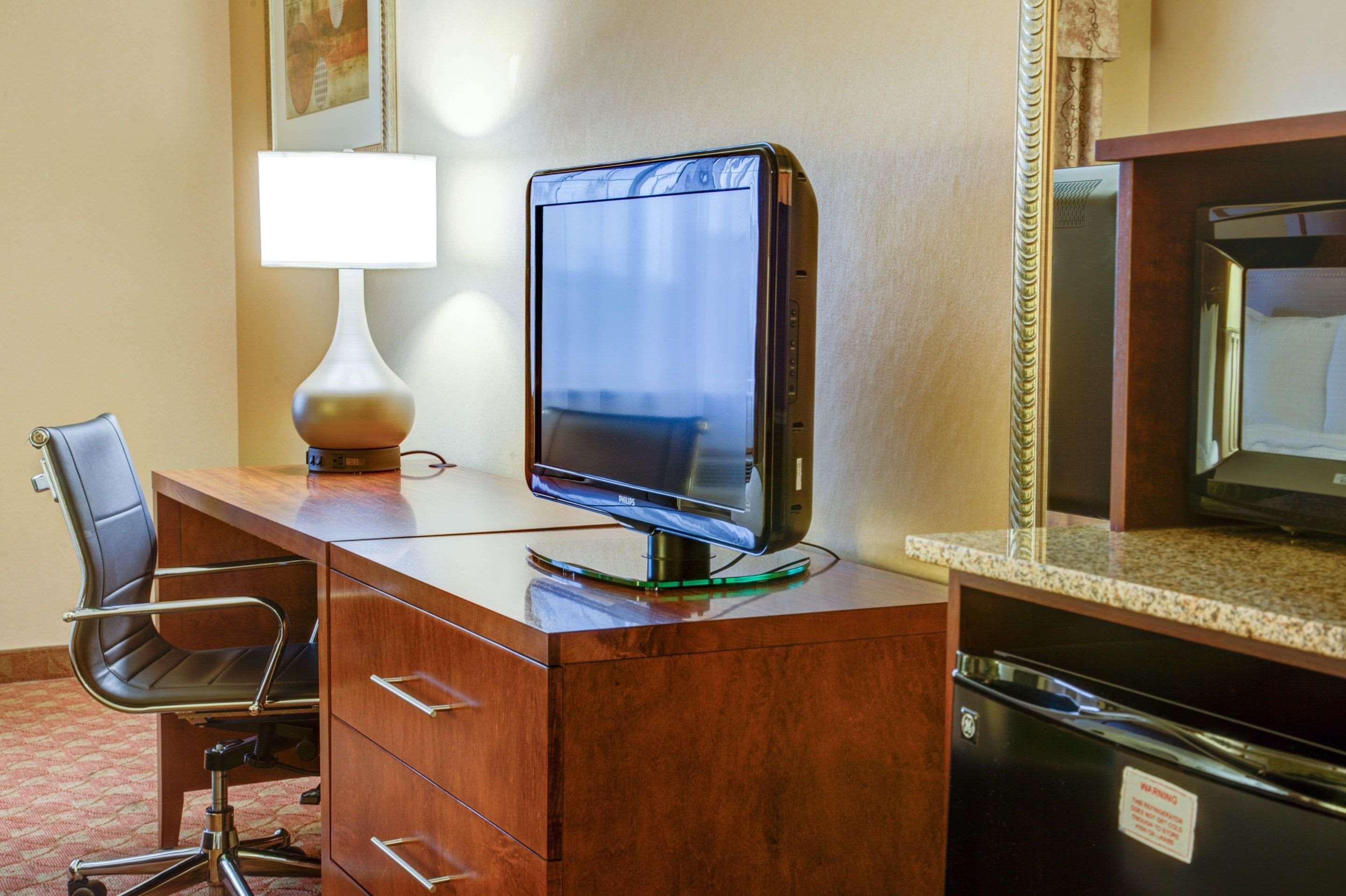 Comfort Inn Ньюпорт Экстерьер фото
