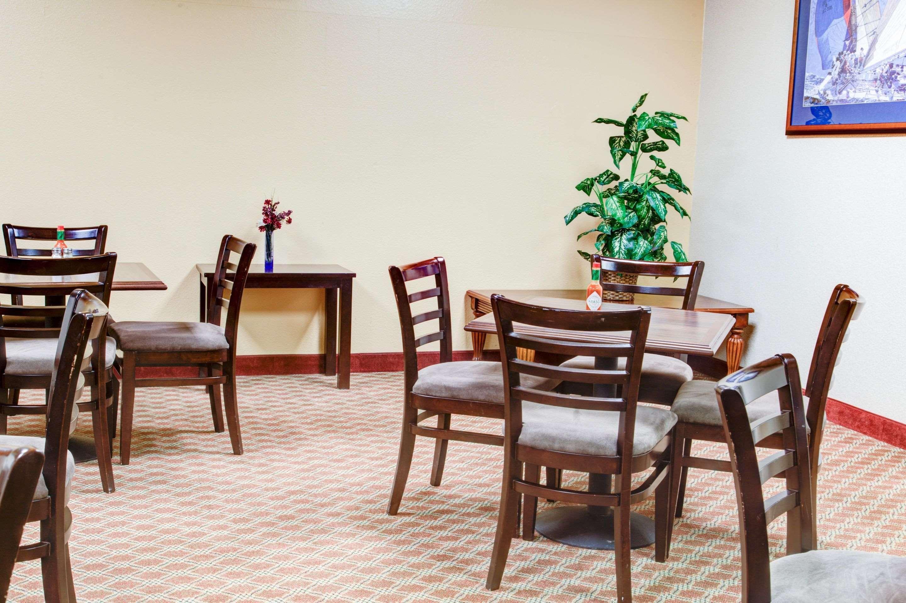 Comfort Inn Ньюпорт Экстерьер фото