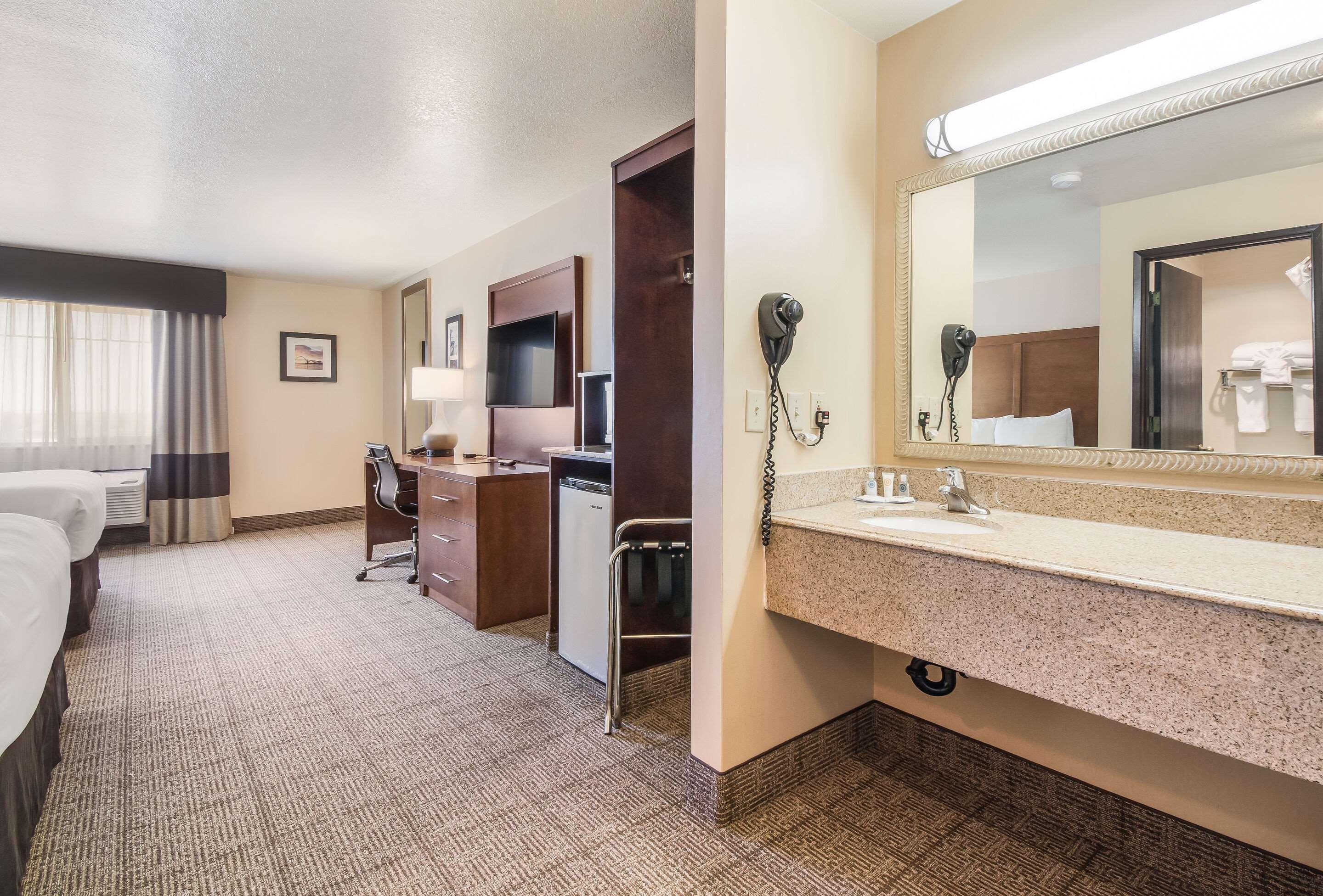 Comfort Inn Ньюпорт Экстерьер фото